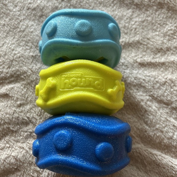 Lot Of 15 Dog Items - Harness, Collars, Treat Mats, Bandana, Puzzle, Toy More - Picture 10 of 13